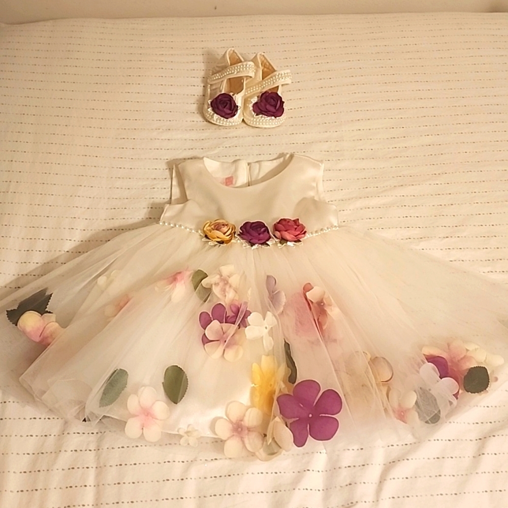 COPY - Fancy dress white with flowers and pearls,with matching shoes 6-9 M